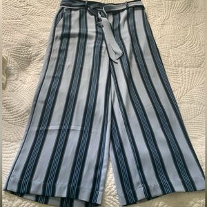 Very nice wide leg pants. Loft, size 6